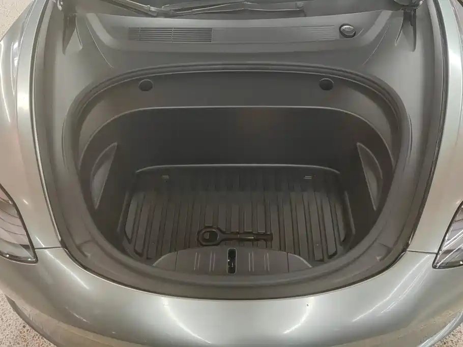 Tesla Model 3 — миниатюра 10