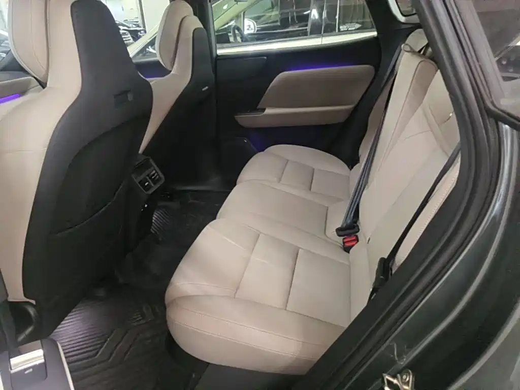 Volvo XC70 PHEV — миниатюра 17