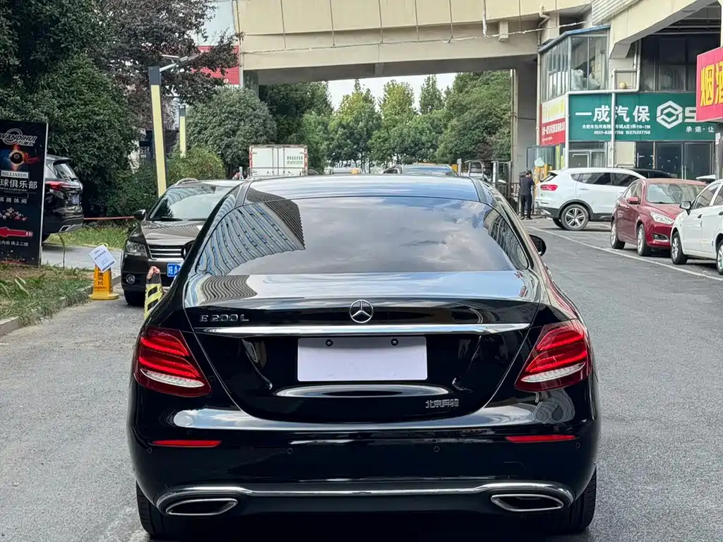 Mercedes-Benz E-Class — миниатюра 9