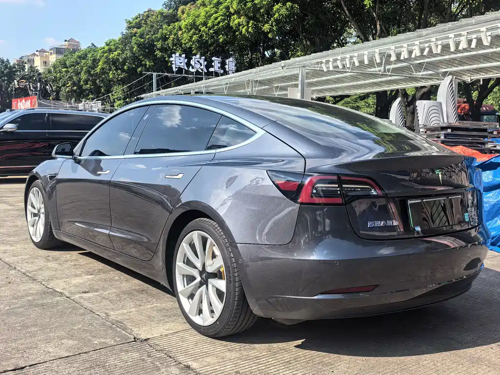 Tesla Model 3 — миниатюра 6