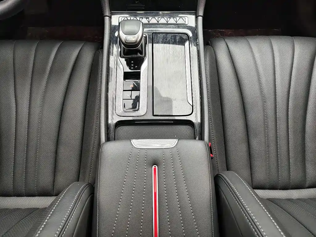 Hongqi Hongqi H5 — миниатюра 6