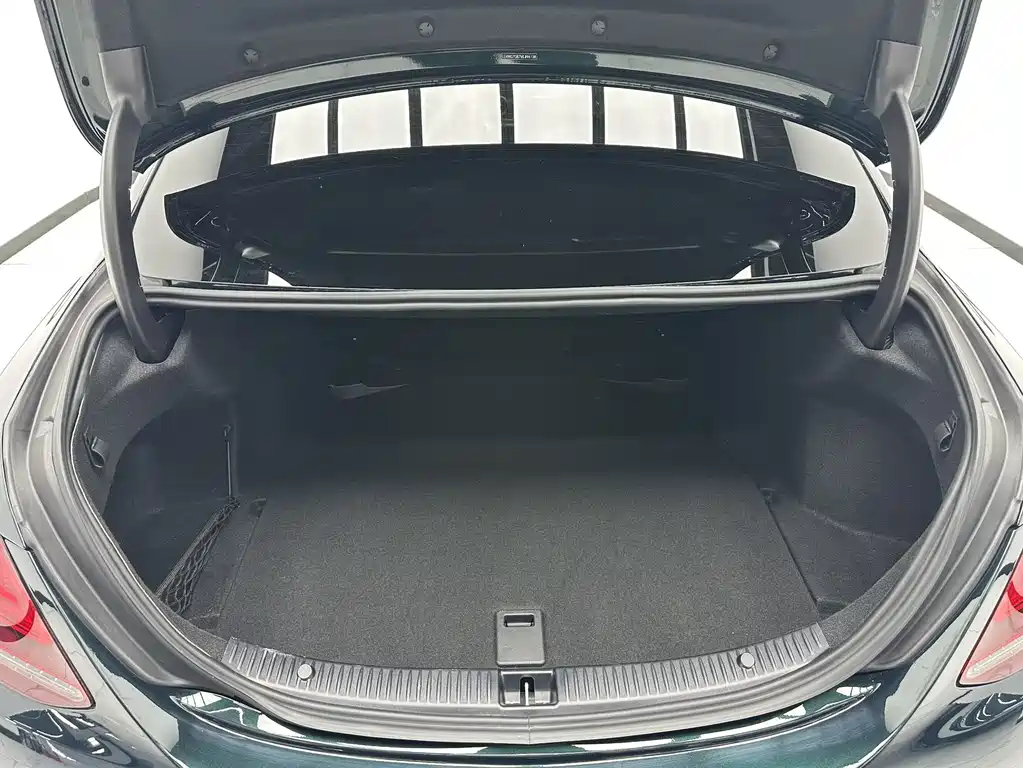 Mercedes-Benz C-Class — миниатюра 17