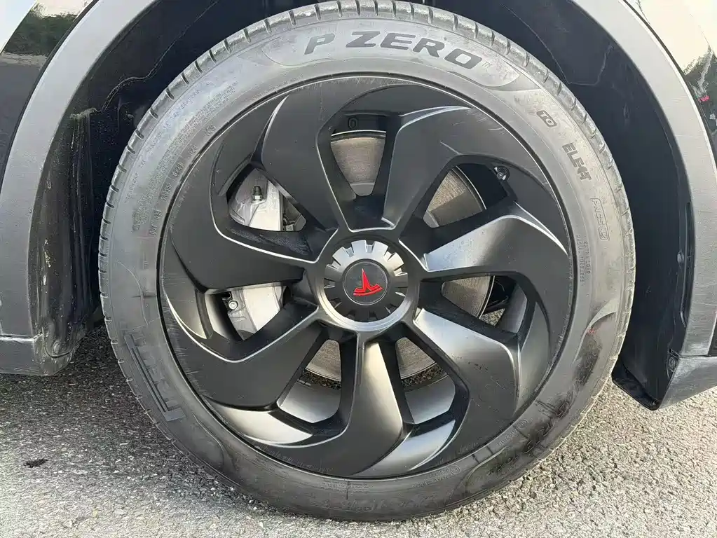 Tesla Model Y — миниатюра 7