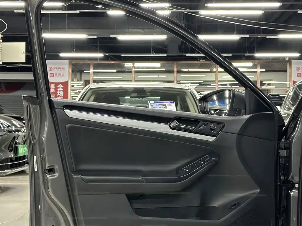 Volkswagen Sagitar — миниатюра 18