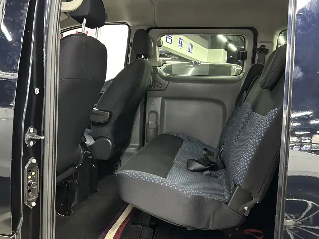 Nissan NV200 — миниатюра 14