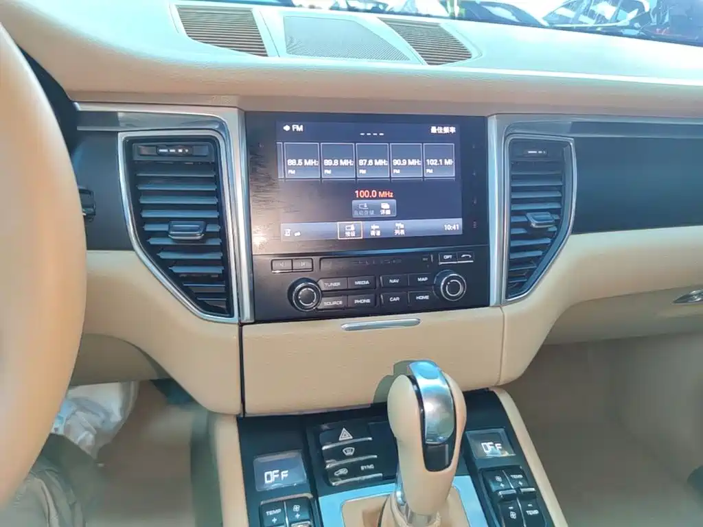 Porsche Macan — миниатюра 13