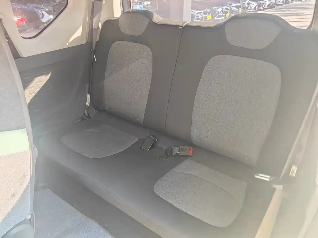 Wuling MINIEV — миниатюра 6
