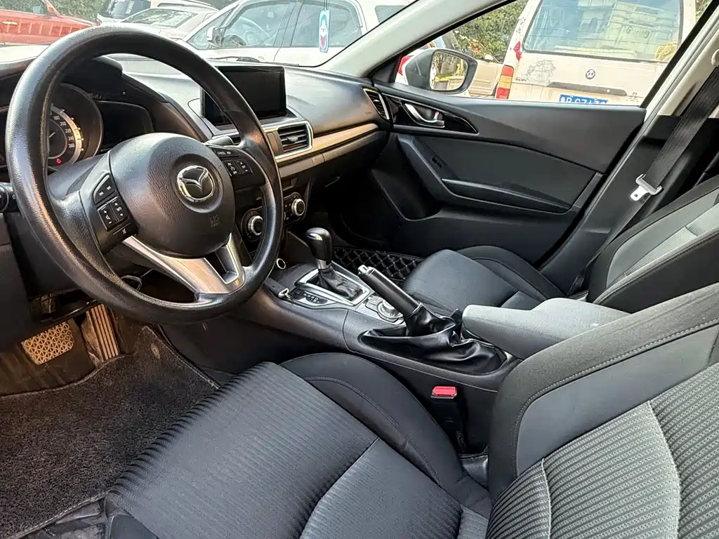 Mazda Mazda3 3 2016 1.5L AT Comfort