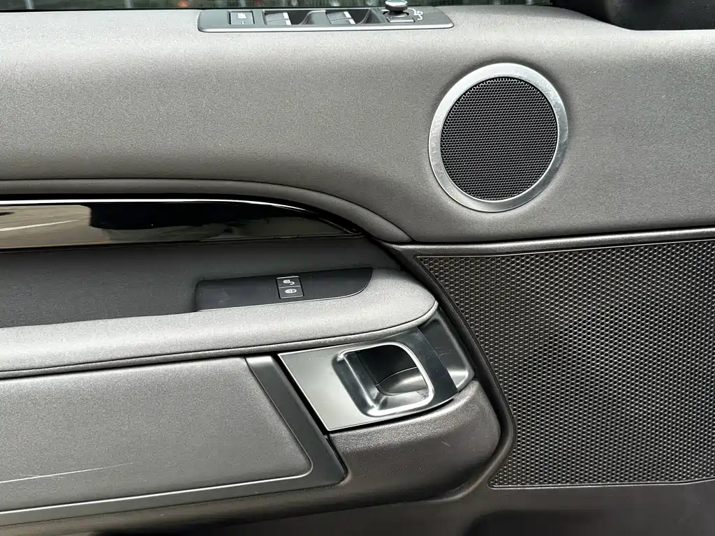 Land Rover Discovery — миниатюра 7