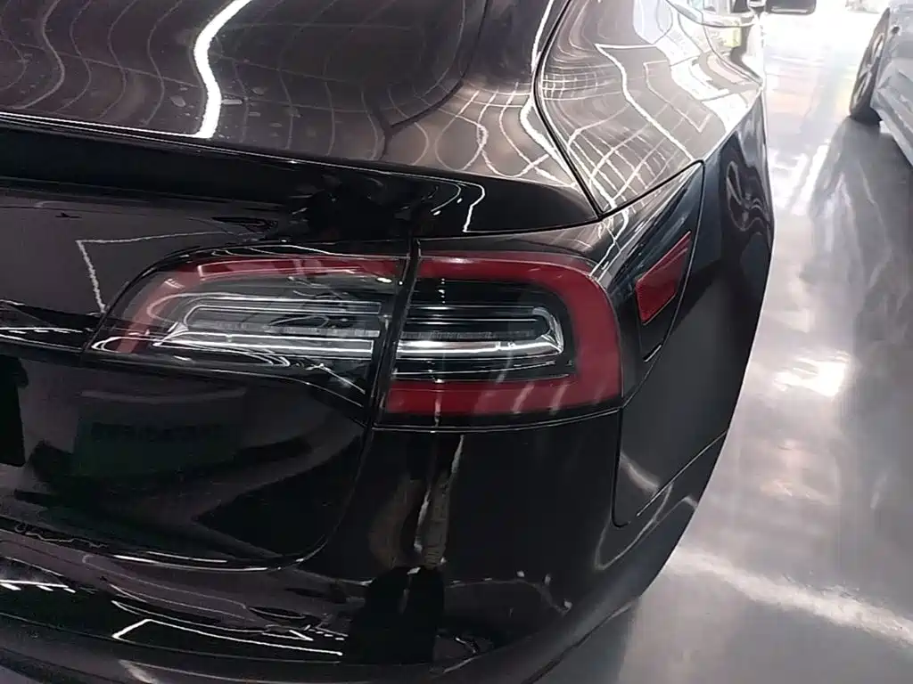 Tesla Model 3 — миниатюра 8
