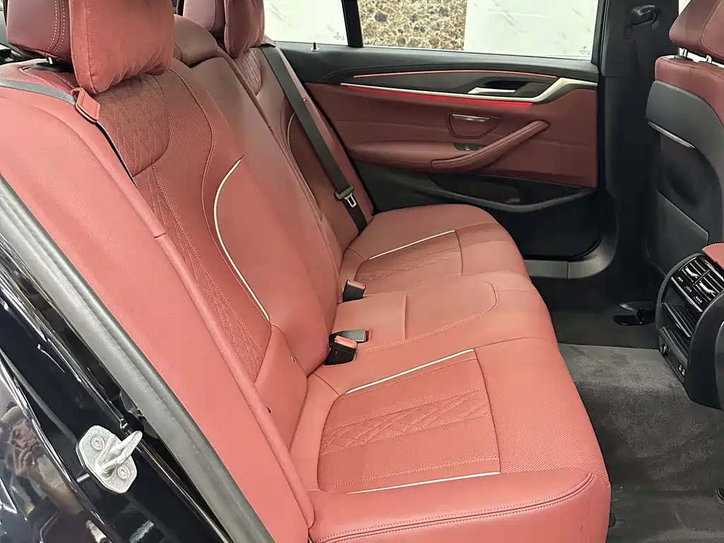 BMW 5 Series — миниатюра 12