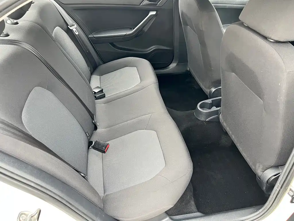 Volkswagen Jetta — миниатюра 12