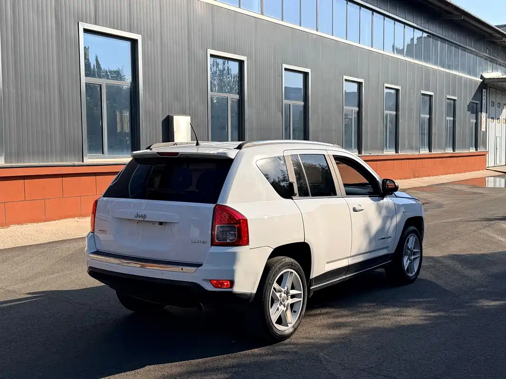 Jeep Compass (Import) — миниатюра 5