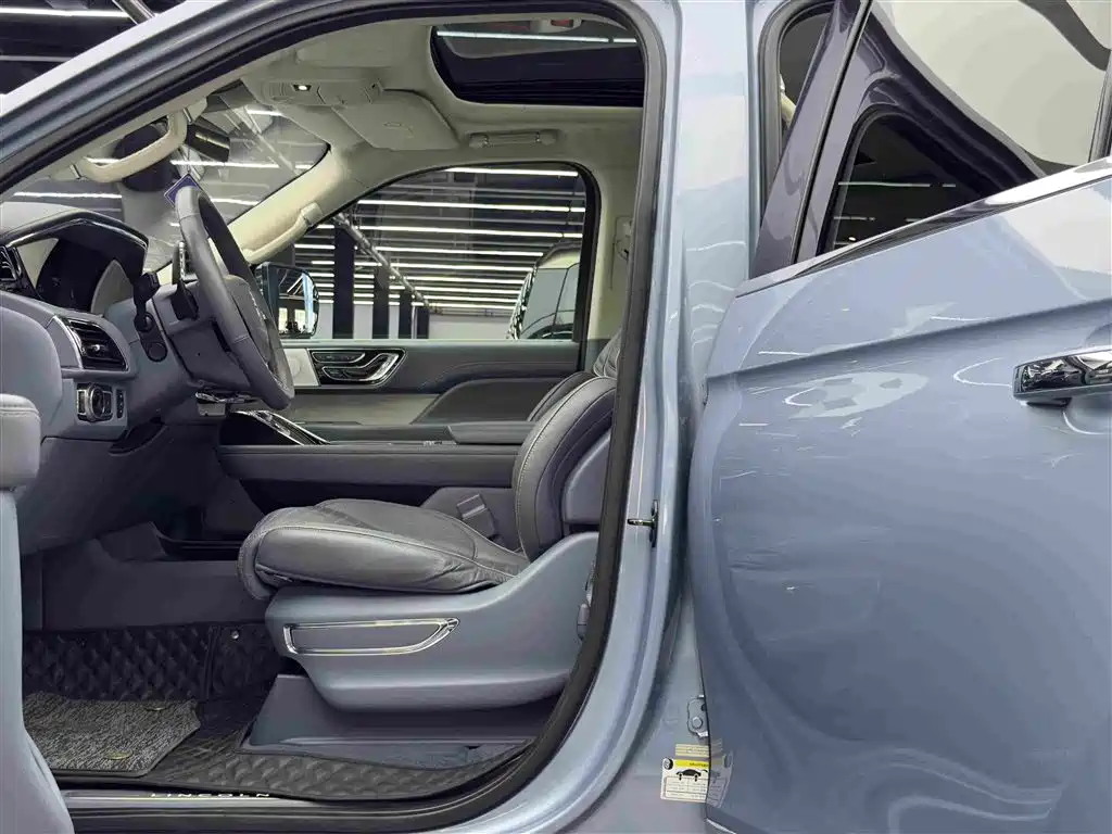 Lincoln Navigator — миниатюра 8
