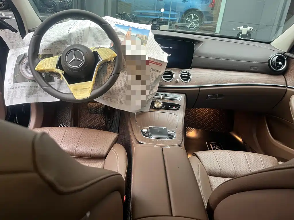 Mercedes-Benz E-Class — миниатюра 7