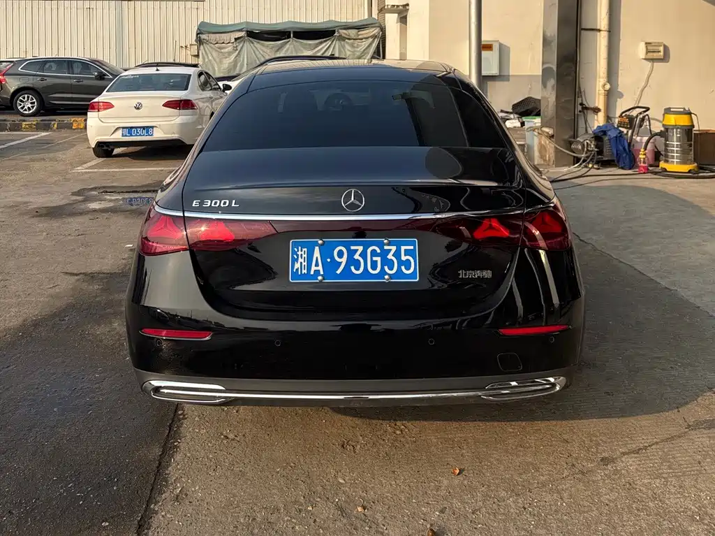 Mercedes-Benz E-Class — миниатюра 4