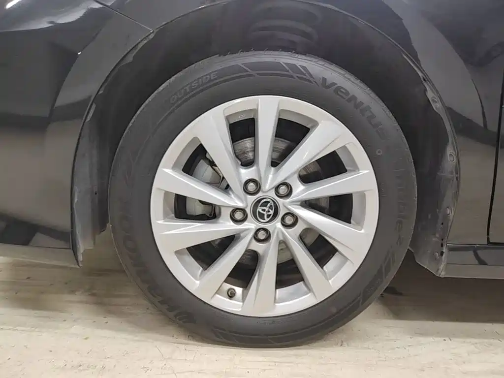 Toyota Camry — миниатюра 23