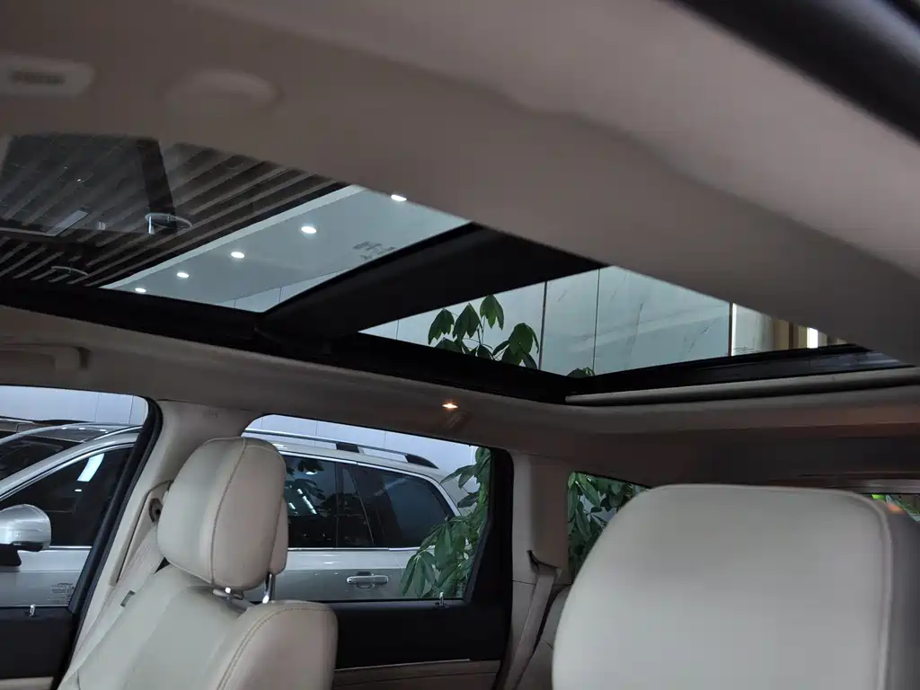 Jeep Grand Cherokee (Import) — миниатюра 12
