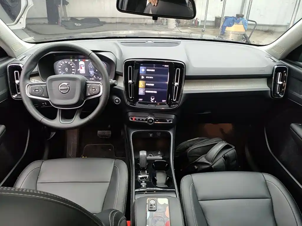 Volvo XC40 — миниатюра 10
