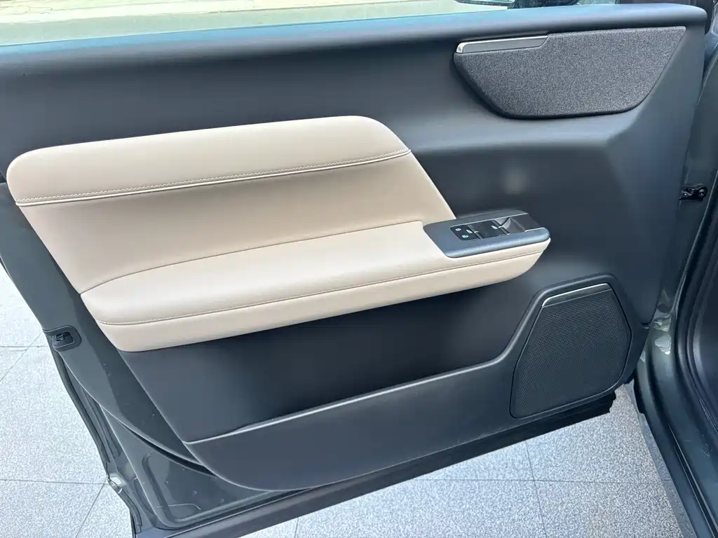 Volvo гибрид Volvo XC70 plug-in — миниатюра 5