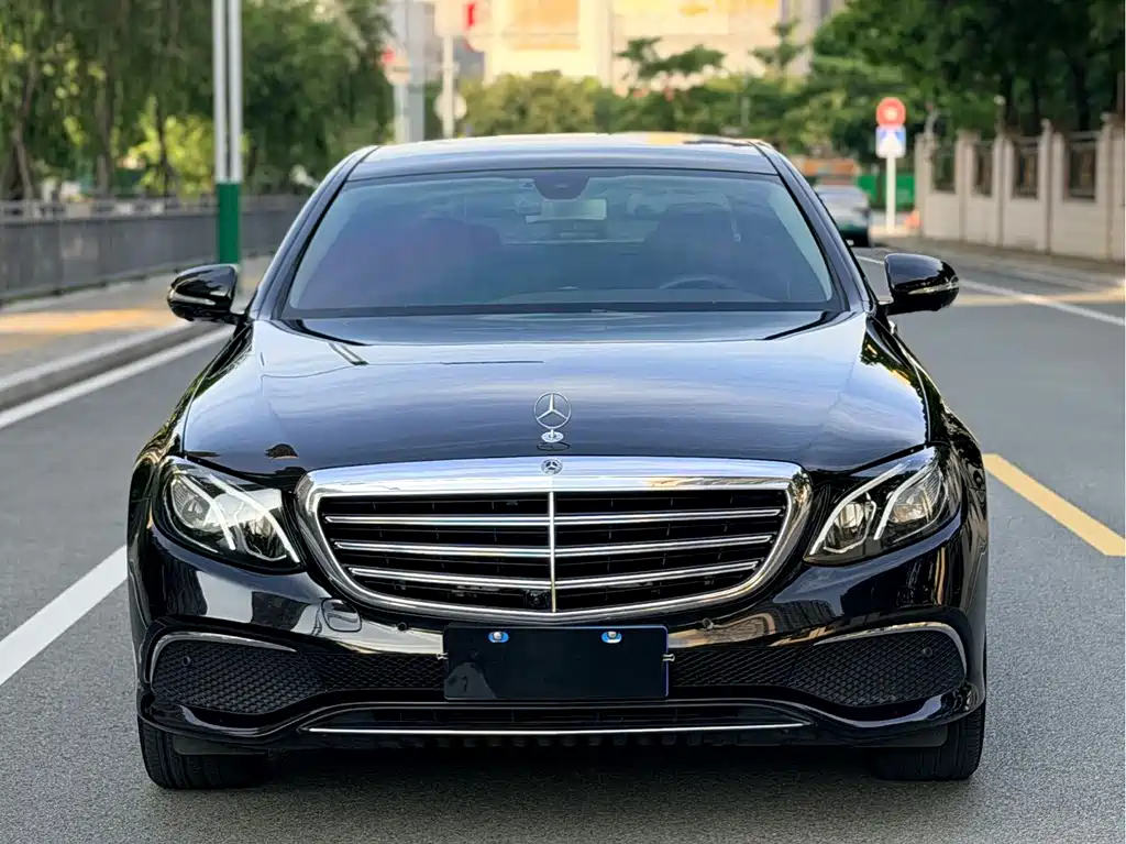 Mercedes-Benz E-Class — миниатюра 2