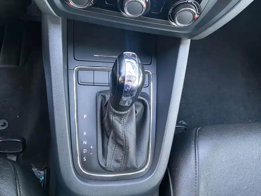 Volkswagen Sagitar — миниатюра 16