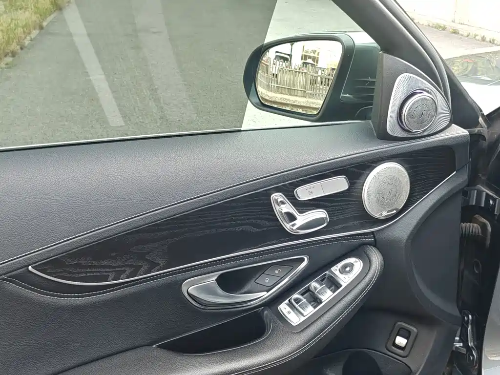 Mercedes-Benz C-Class — миниатюра 11