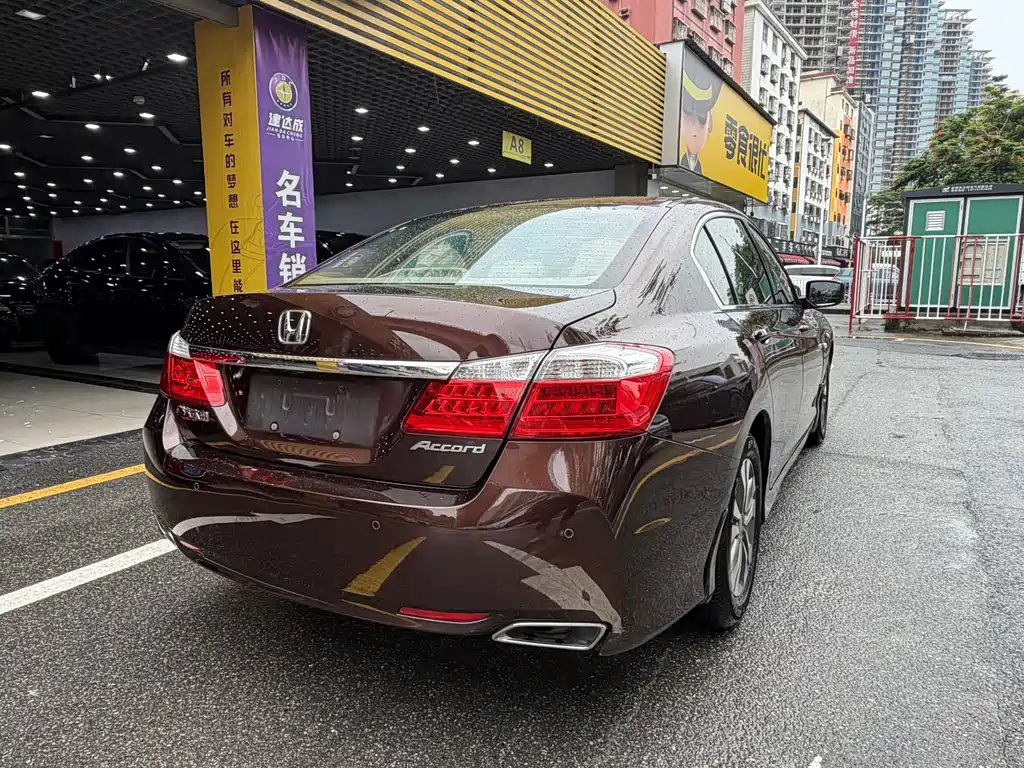 Honda Accord — миниатюра 9