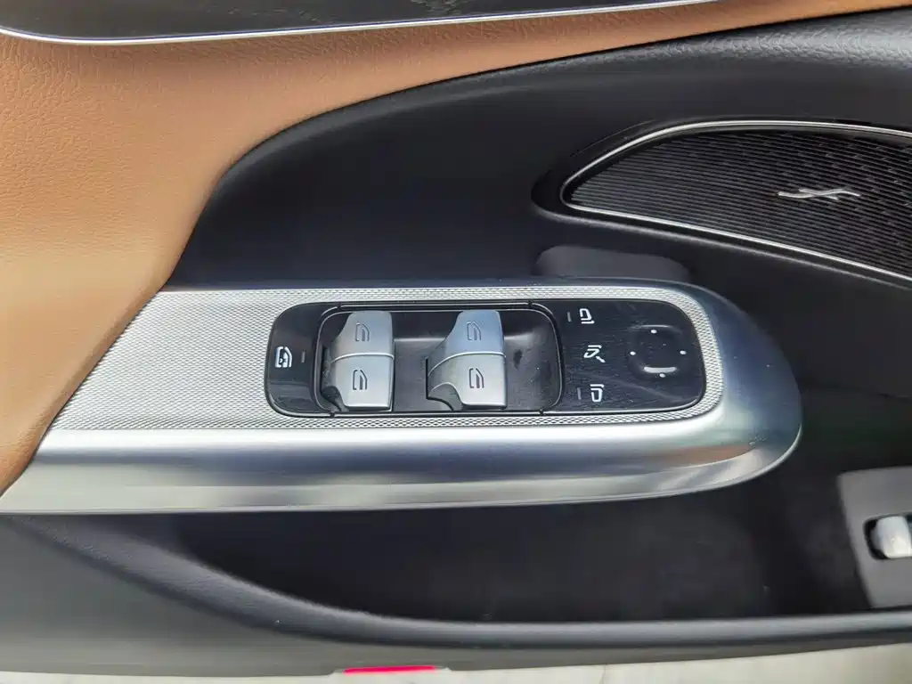 Mercedes-Benz E-Class — миниатюра 9