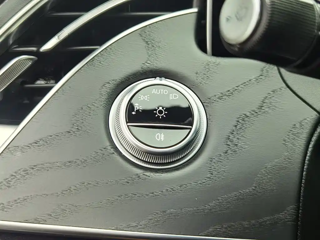 Mercedes-Benz E-Class — миниатюра 21