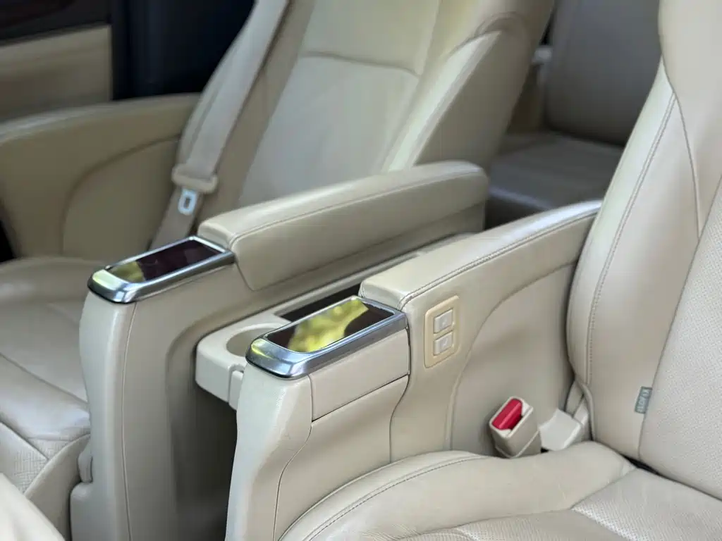 Toyota Alphard — миниатюра 7
