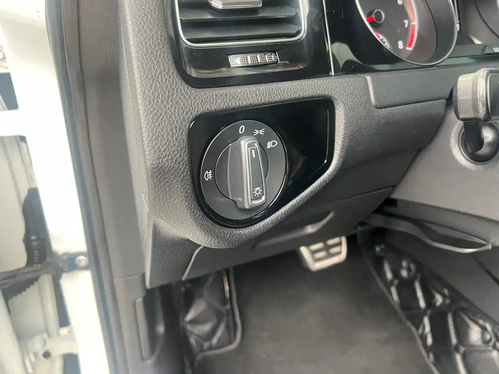 Volkswagen Golf — миниатюра 12
