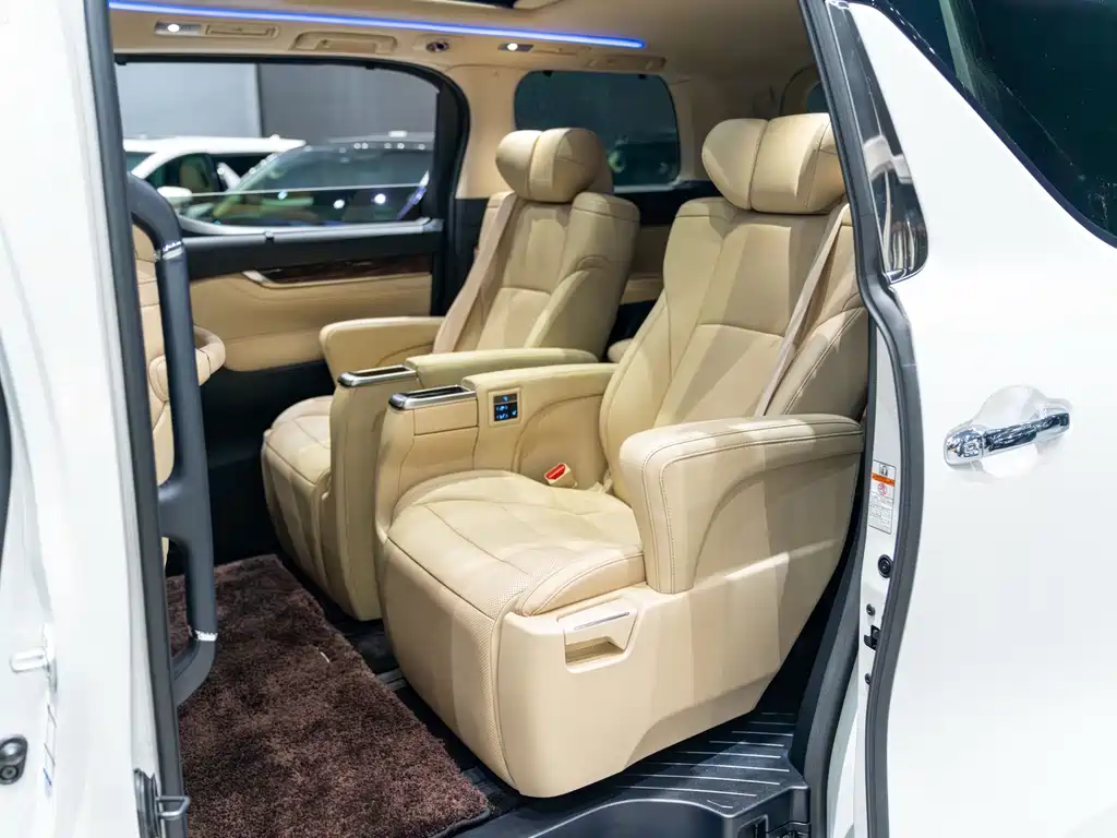 Toyota Alphard — миниатюра 12