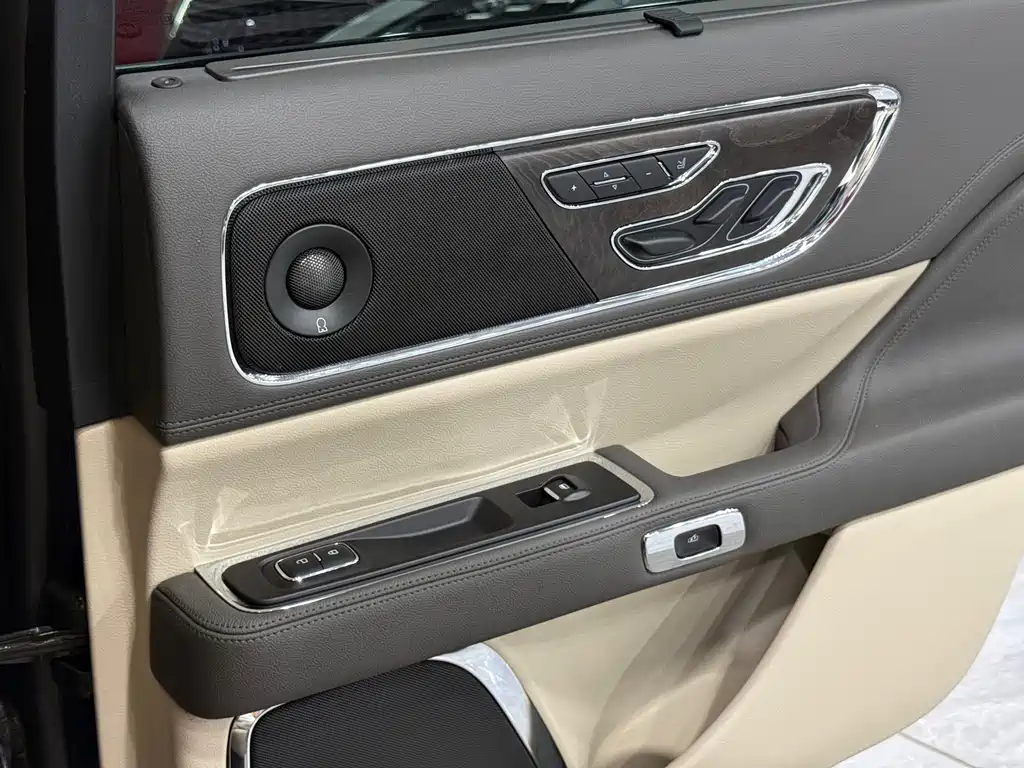 Lincoln Continental — миниатюра 14