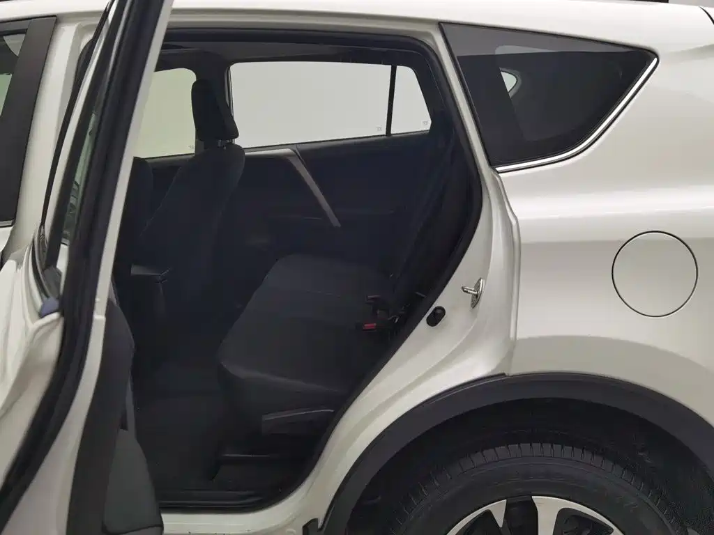 Toyota RAV4 — миниатюра 15