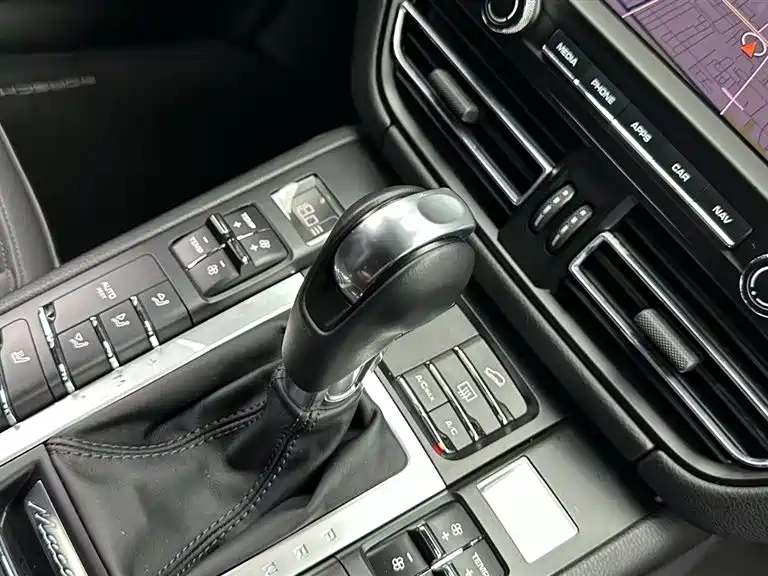 Porsche Macan — миниатюра 10