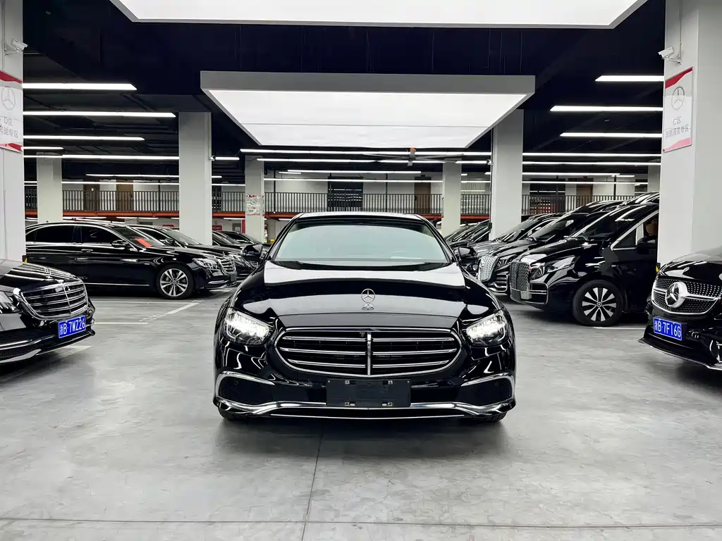 Mercedes-Benz E-Class — миниатюра 2