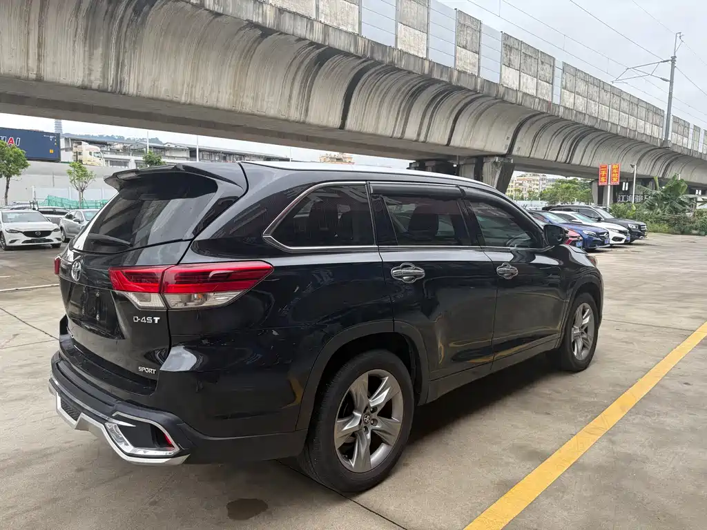 Toyota Highlander 2018 2.0T Luxury 7 мест V