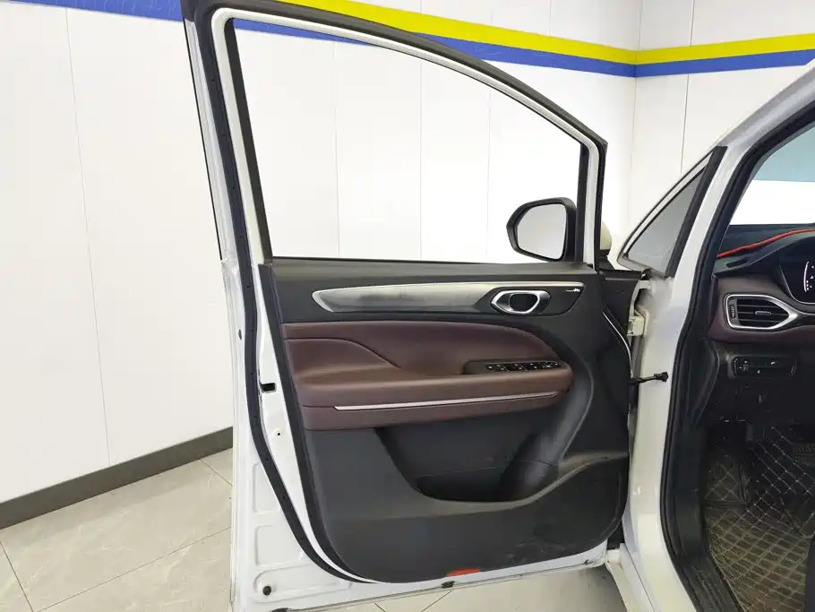 GAC Motor Trumpchi M6 — миниатюра 7