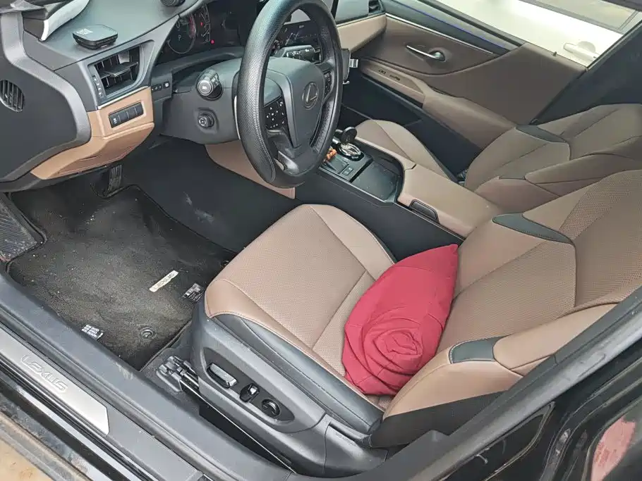 Lexus ES — миниатюра 9