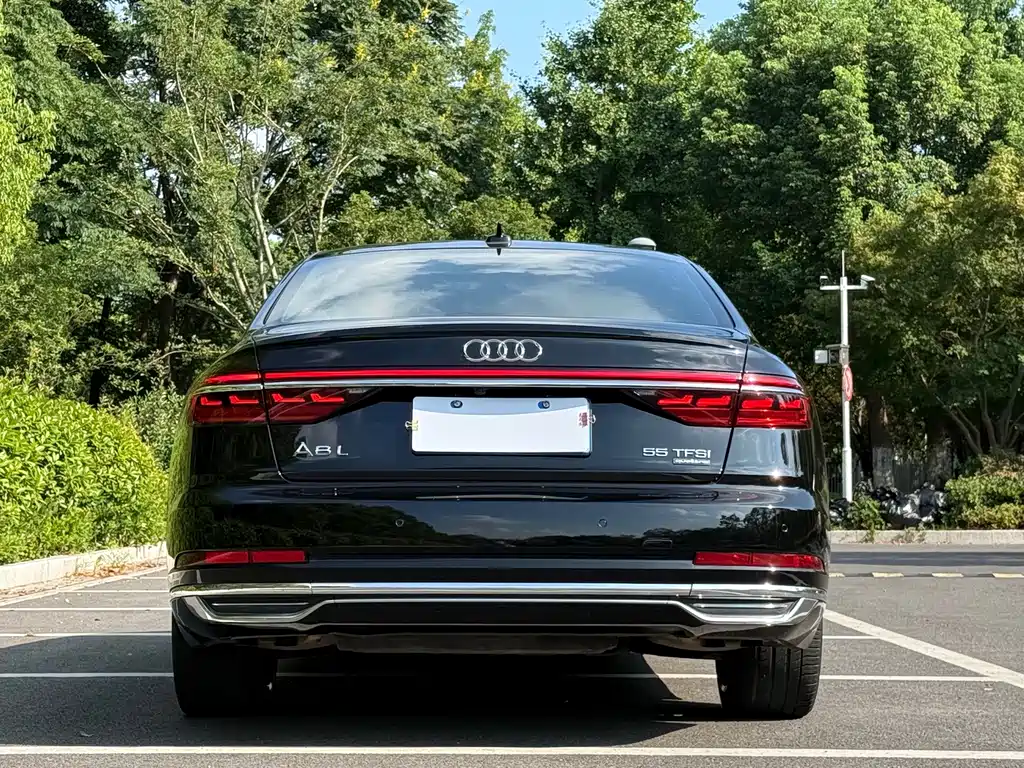 Audi A8 — миниатюра 5