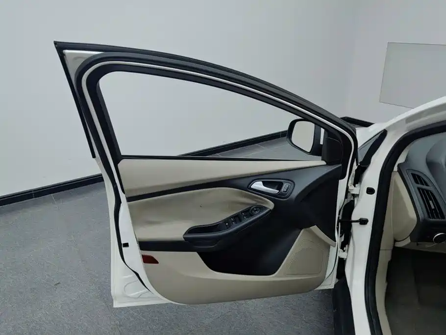 Ford Focus — миниатюра 7