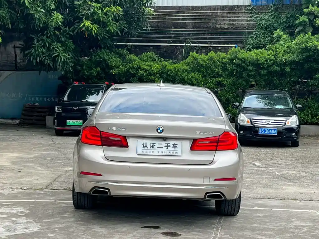 BMW 5 Series — миниатюра 10