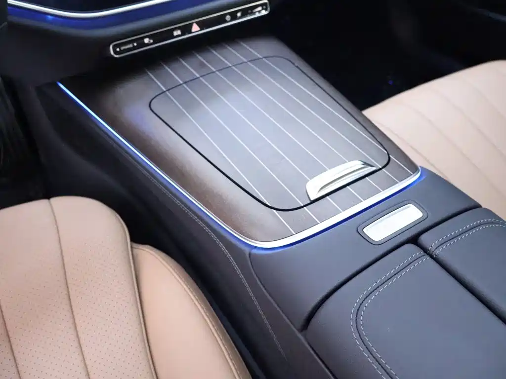 Mercedes-Benz E-Class — миниатюра 12