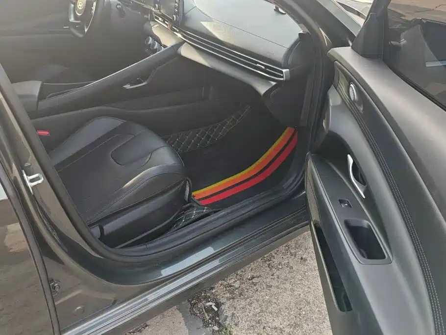 Hyundai Elantra — миниатюра 8