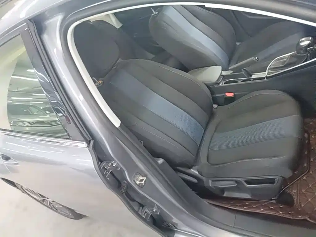 Peugeot 308 — миниатюра 25