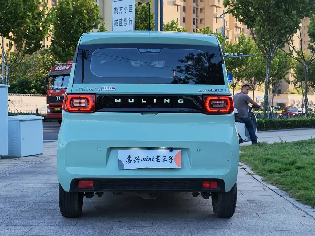 Wuling MINIEV — миниатюра 6
