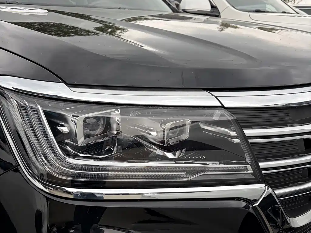 Roewe RX8 — миниатюра 13