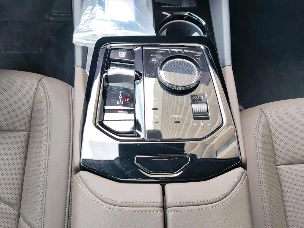 BMW 5 Series — миниатюра 12