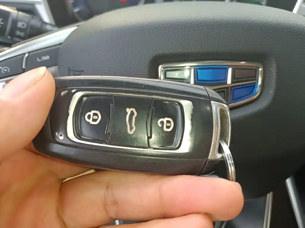 Geely Vision X3 — миниатюра 9
